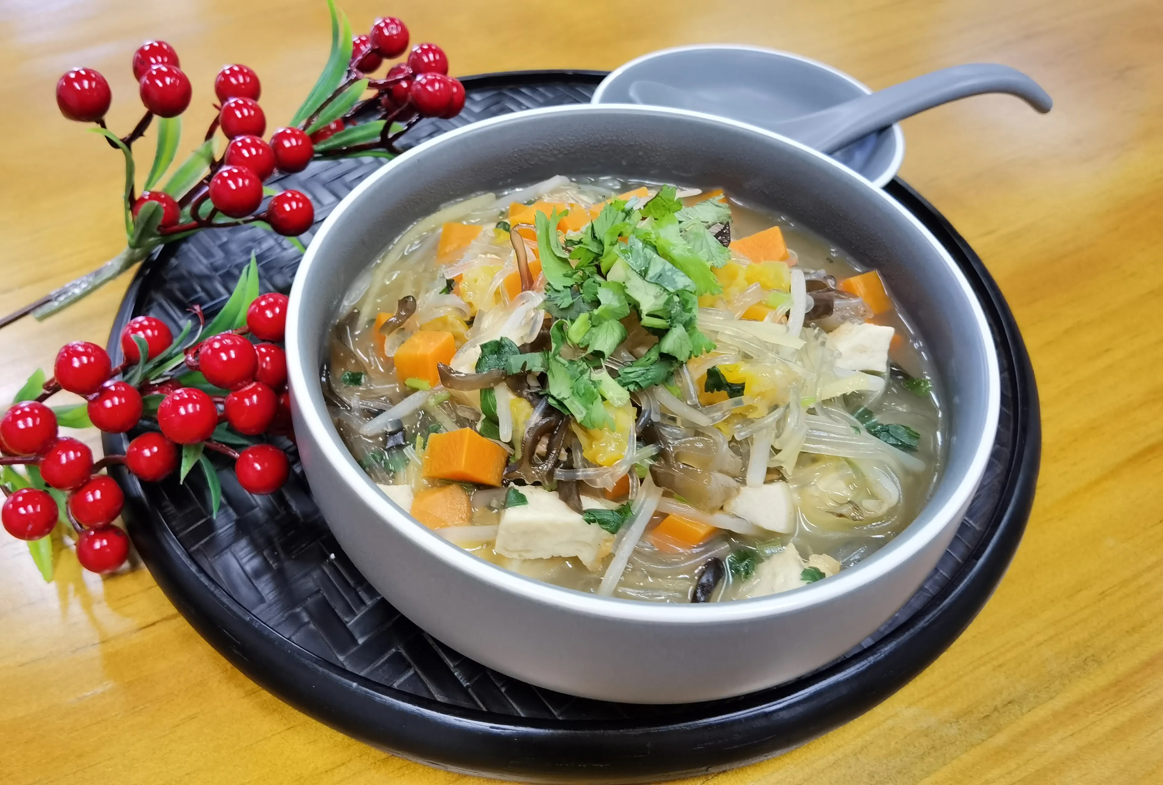 銀芽素魚片頭菇粒粉絲羹