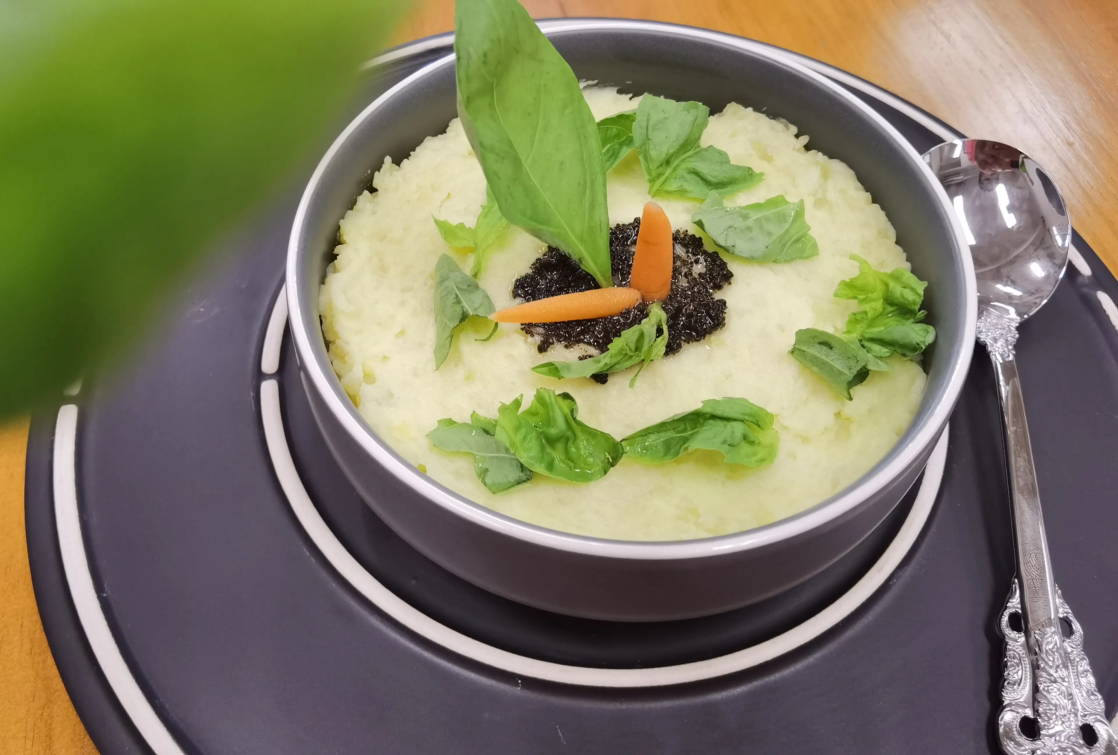 九层塔伴黑松露薯蓉