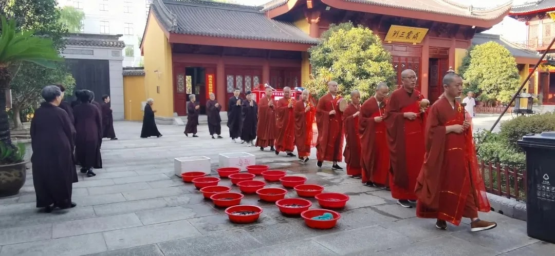 持戒修福之 慈心不殺